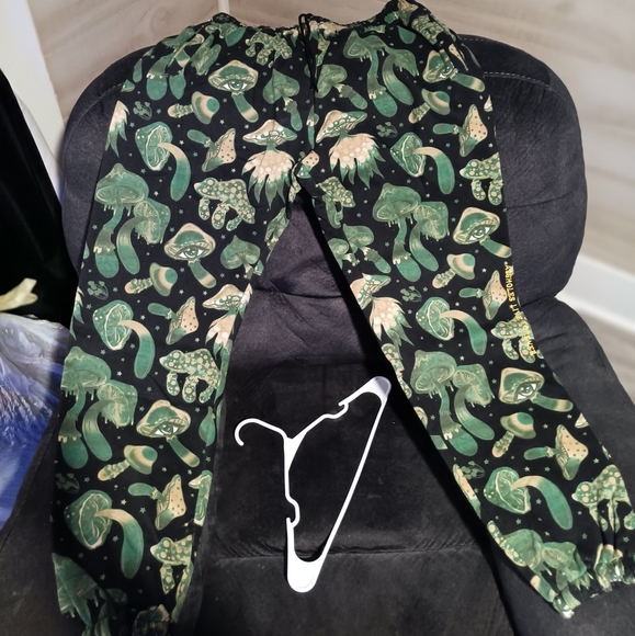 Alf Joggers - Picture 2 of 2